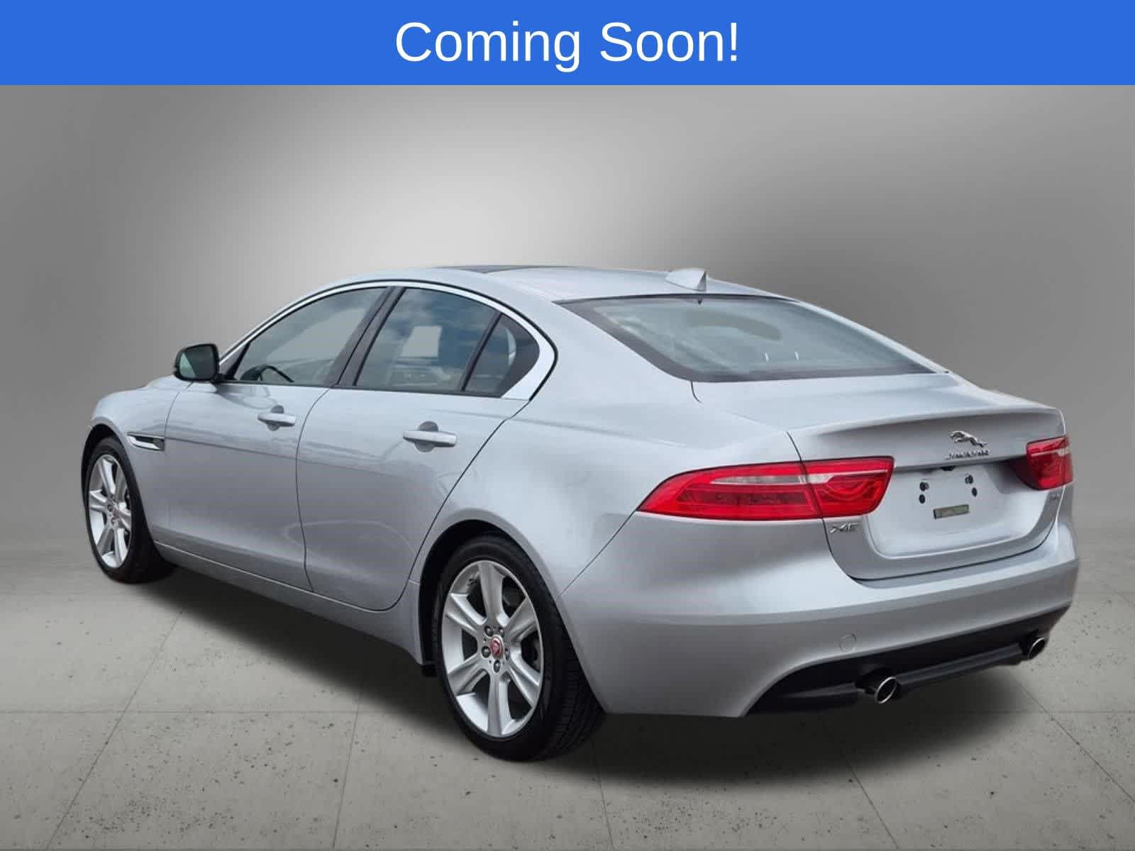 Used 2017 Jaguar XE Premium RWD image 4