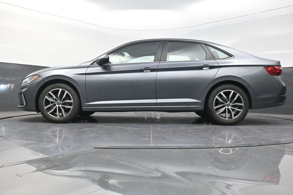 Used 2025 Volkswagen Jetta SE image 26