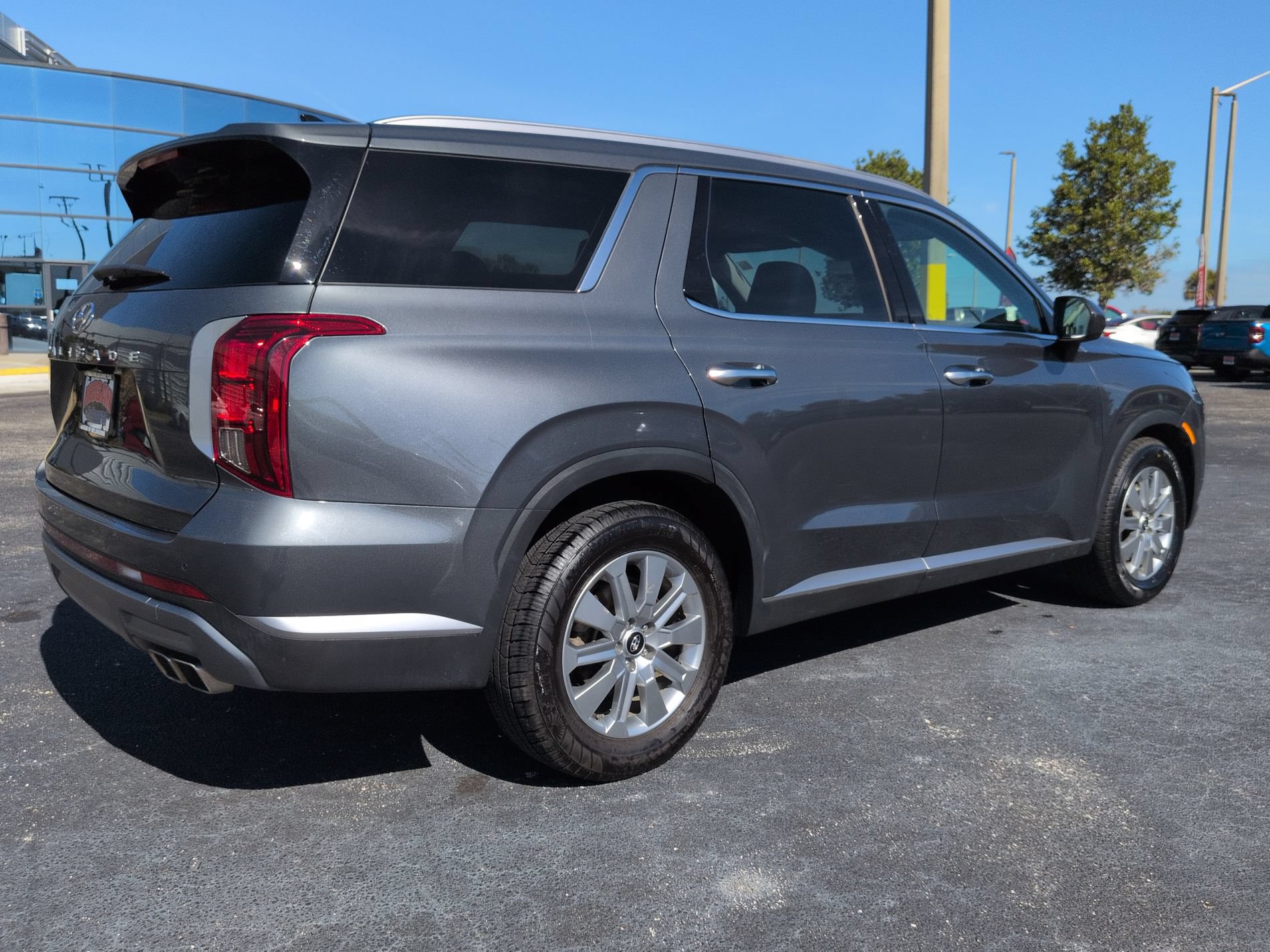 Used 2024 Hyundai Palisade SEL FWD image 4