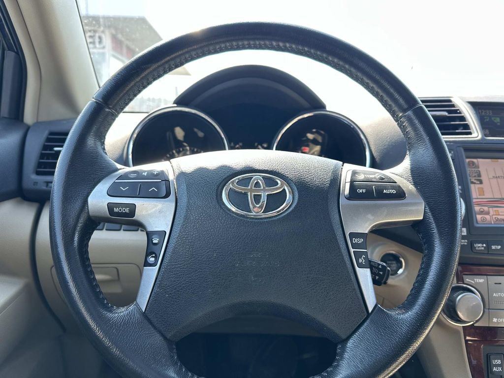 Used 2011 Toyota Highlander Limited w/ Tow Pkg image 21