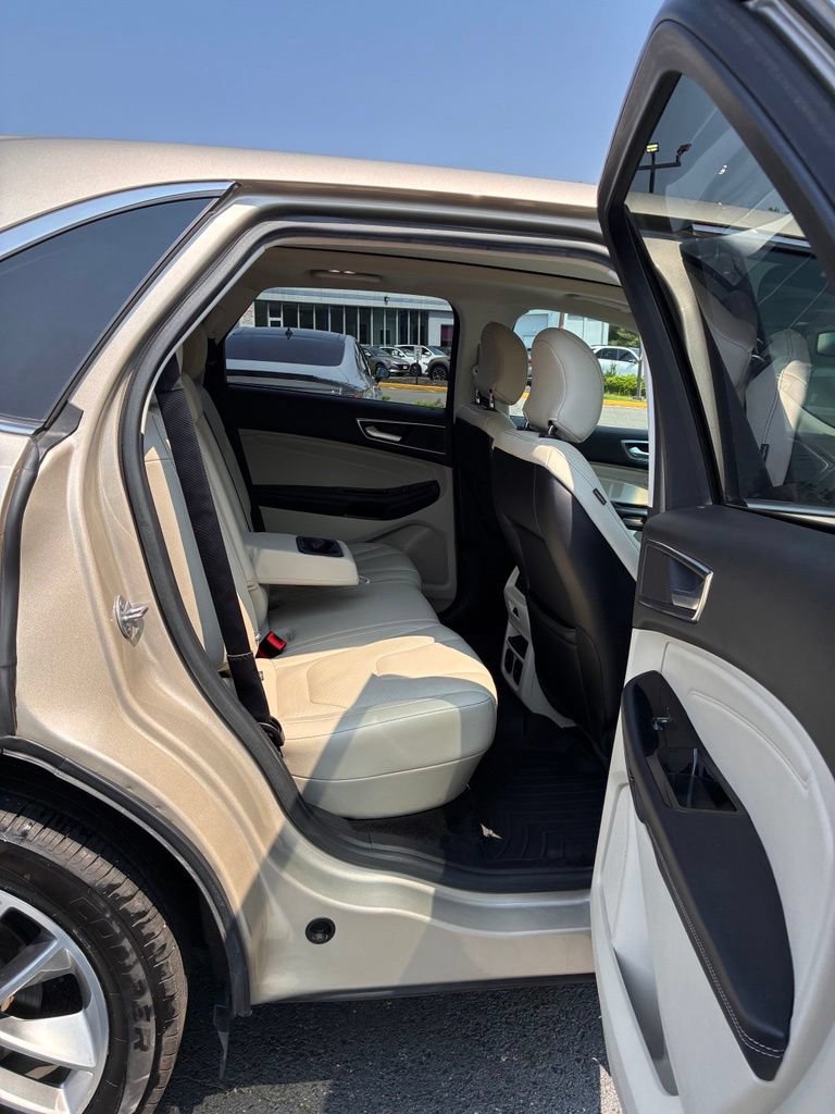 Used 2018 Ford Edge Titanium w/ Equipment Group 302A FWD image 24