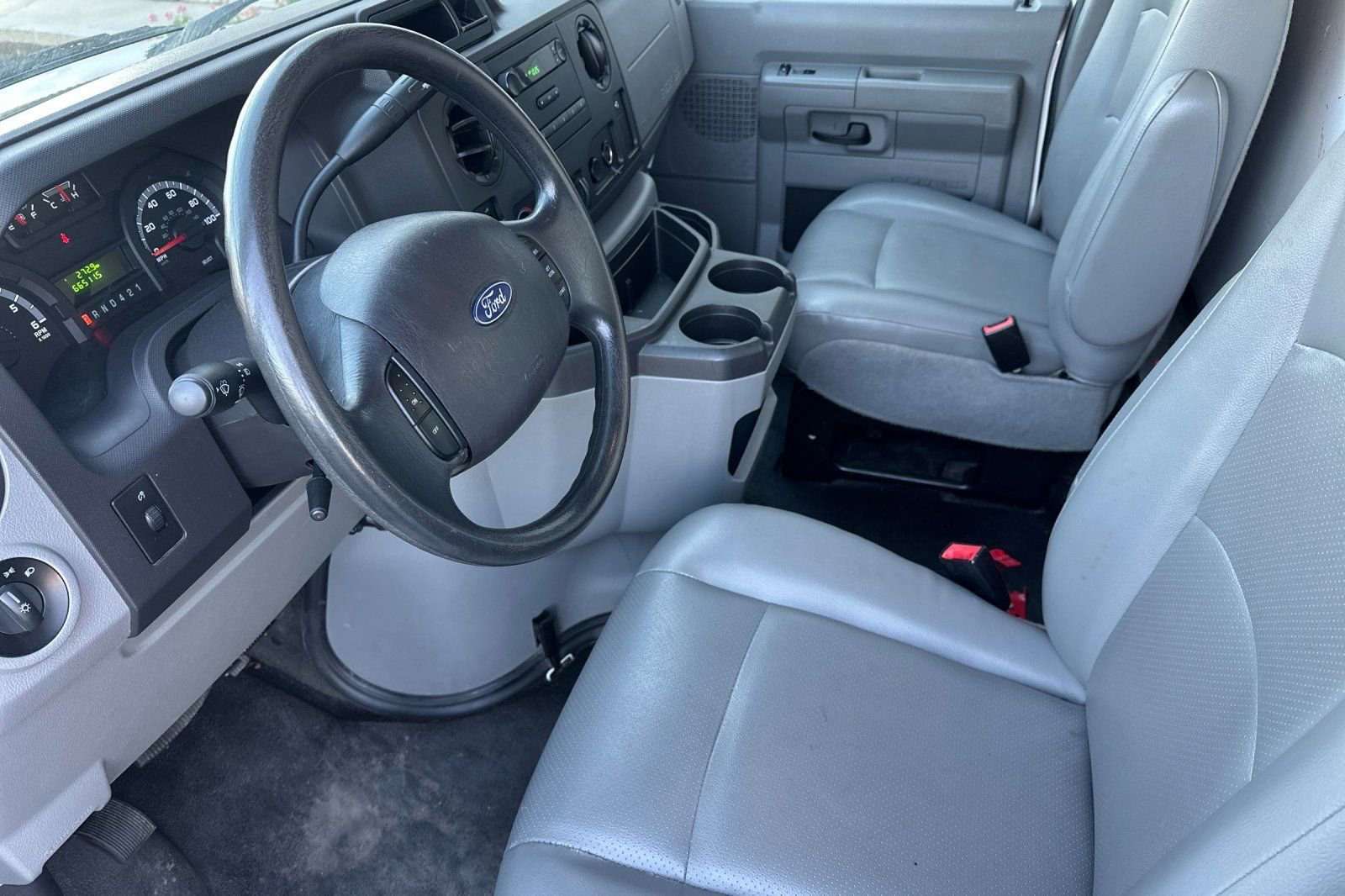 Used 2019 Ford E-350 and Econoline 350 Super Duty w/ Power Windows & Locks Group image 11