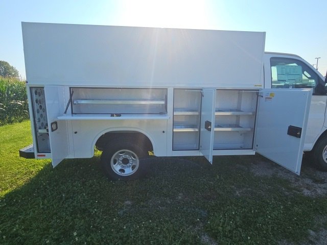 New 2025 Chevrolet Express 3500 w/ Power Convenience Package image 12
