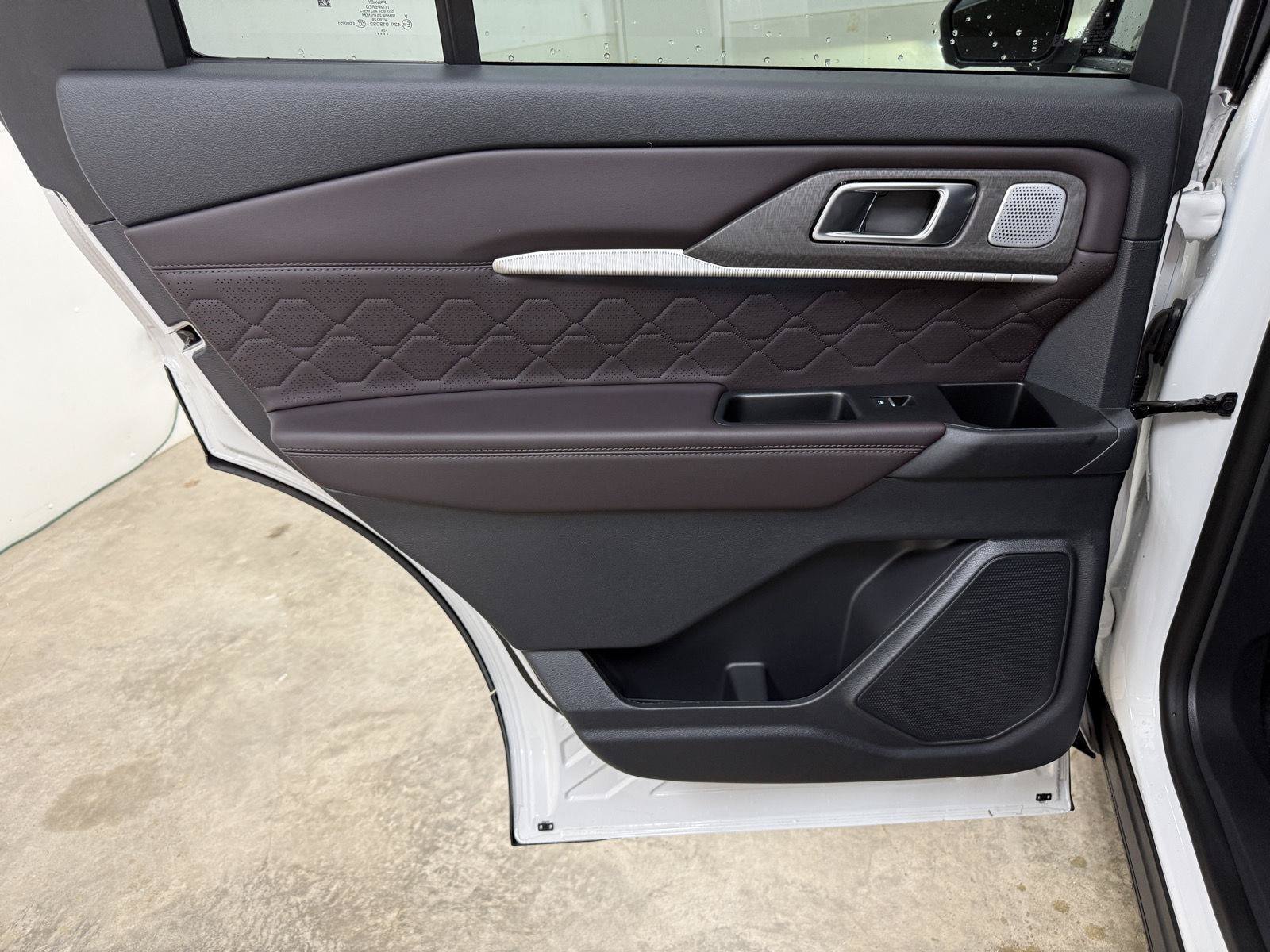 New 2026 Ford Explorer Platinum w/ LUX Leather Package AWD/4WD image 23