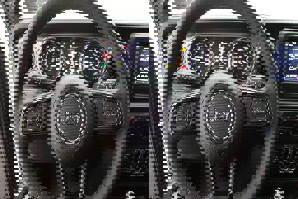 Used 2023 Jeep Wrangler Unlimited image 17