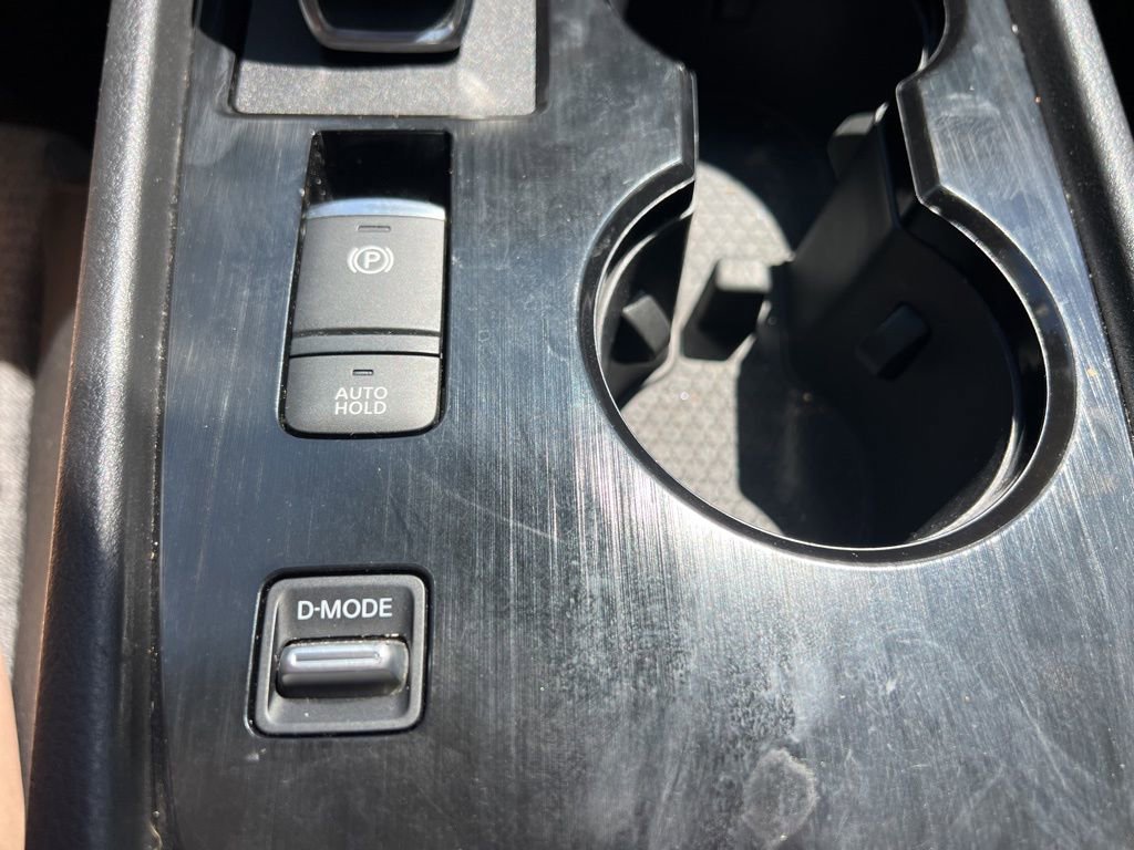 Used 2023 Nissan Rogue SV image 27