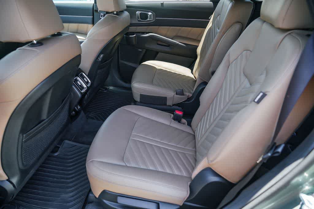 Certified 2024 Kia Sorento SX Prestige w/ Olive Brown Leather Package AWD/4WD image 17