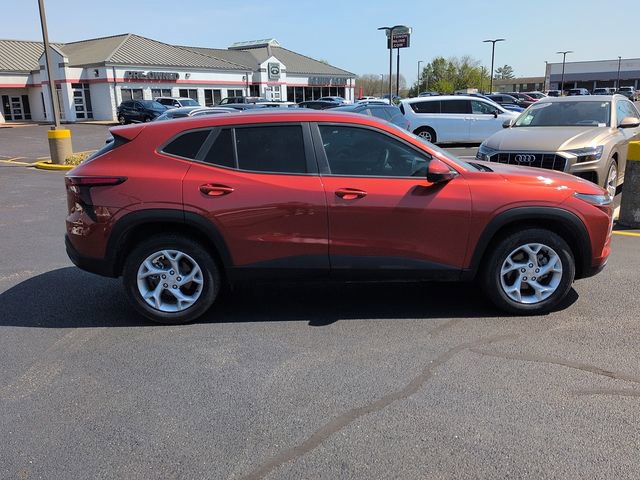 Used 2024 Chevrolet Trax LS w/ LS Convenience Package image 8