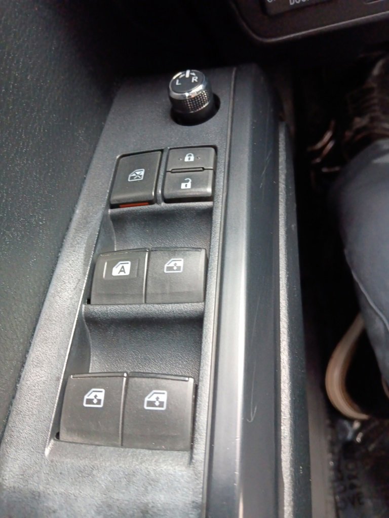 Used 2016 Toyota Tacoma SR image 13