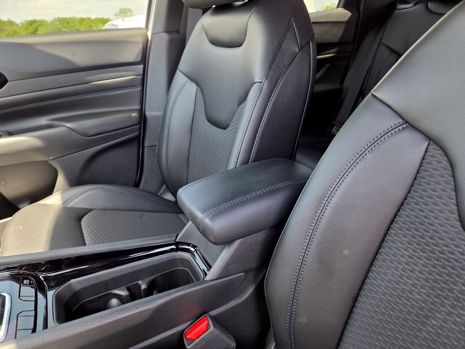 New 2026 Jeep Compass Latitude AWD/4WD image 30