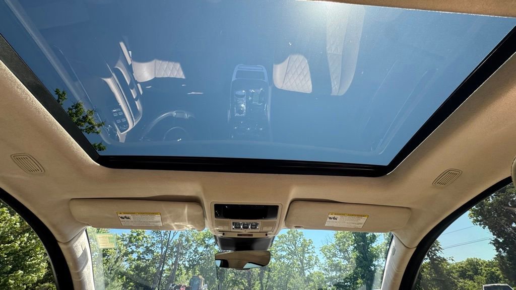 Used 2018 Jaguar XJ L Portfolio RWD image 12