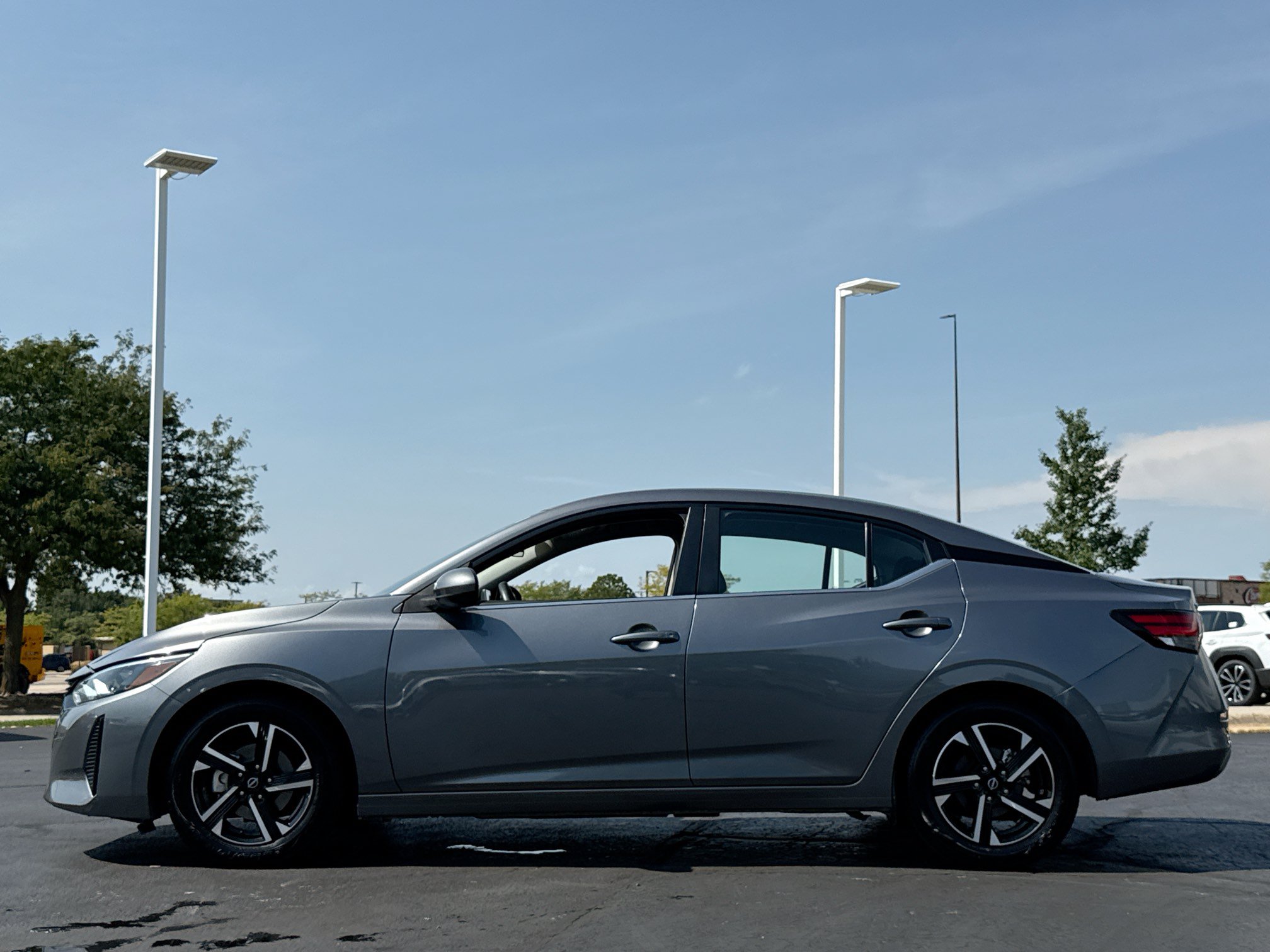 Used 2024 Nissan Sentra SV FWD image 4