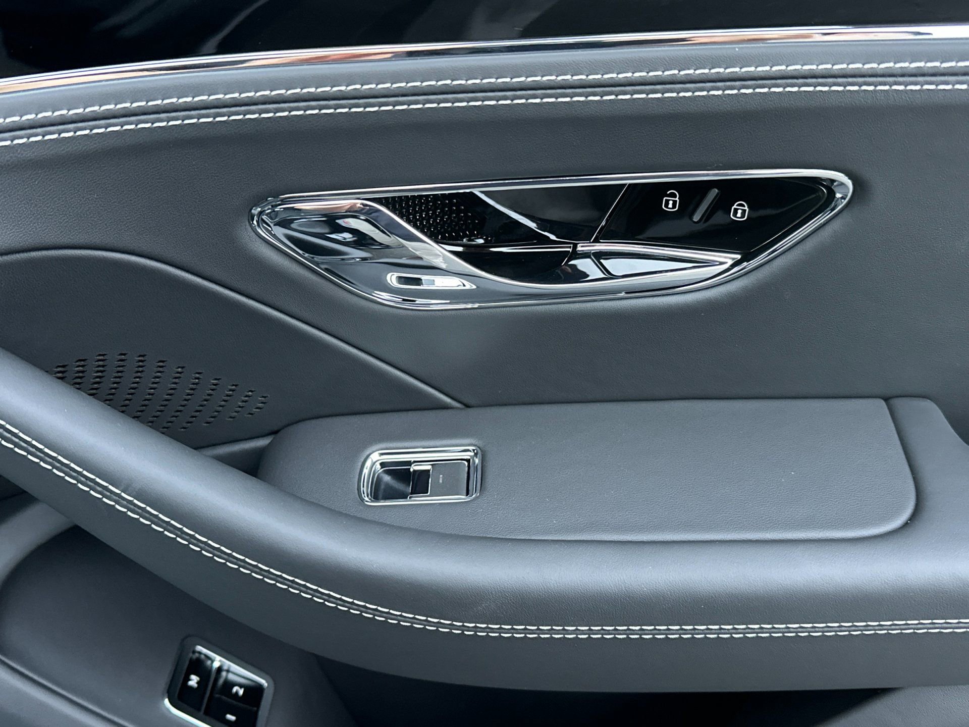 New 2026 Bentley Flying Spur Plug-In Hybrid image 17