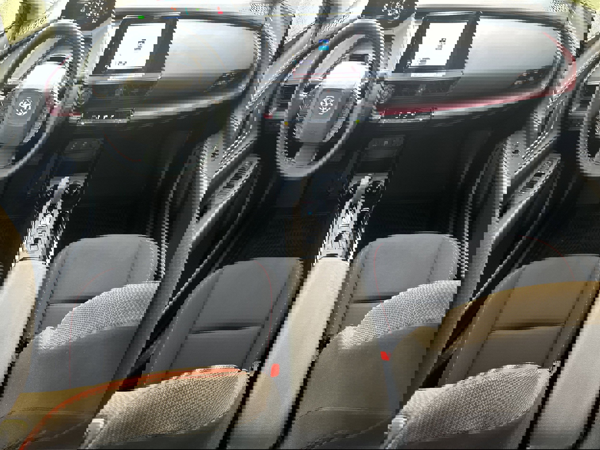 Used 2025 Toyota Prius Plug-In Hybrid image 22