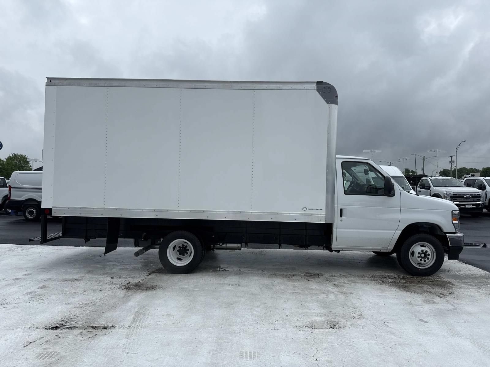 New 2027 Ford E-350 and Econoline 350 Super Duty w/ Power Equipment Group RWD image 2