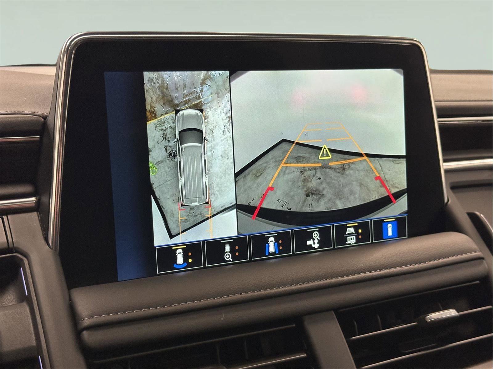 Certified 2024 Chevrolet Suburban Z71 w/ Luxury Package image 33