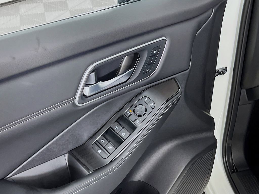 New 2026 Nissan Rogue Platinum AWD/4WD image 17