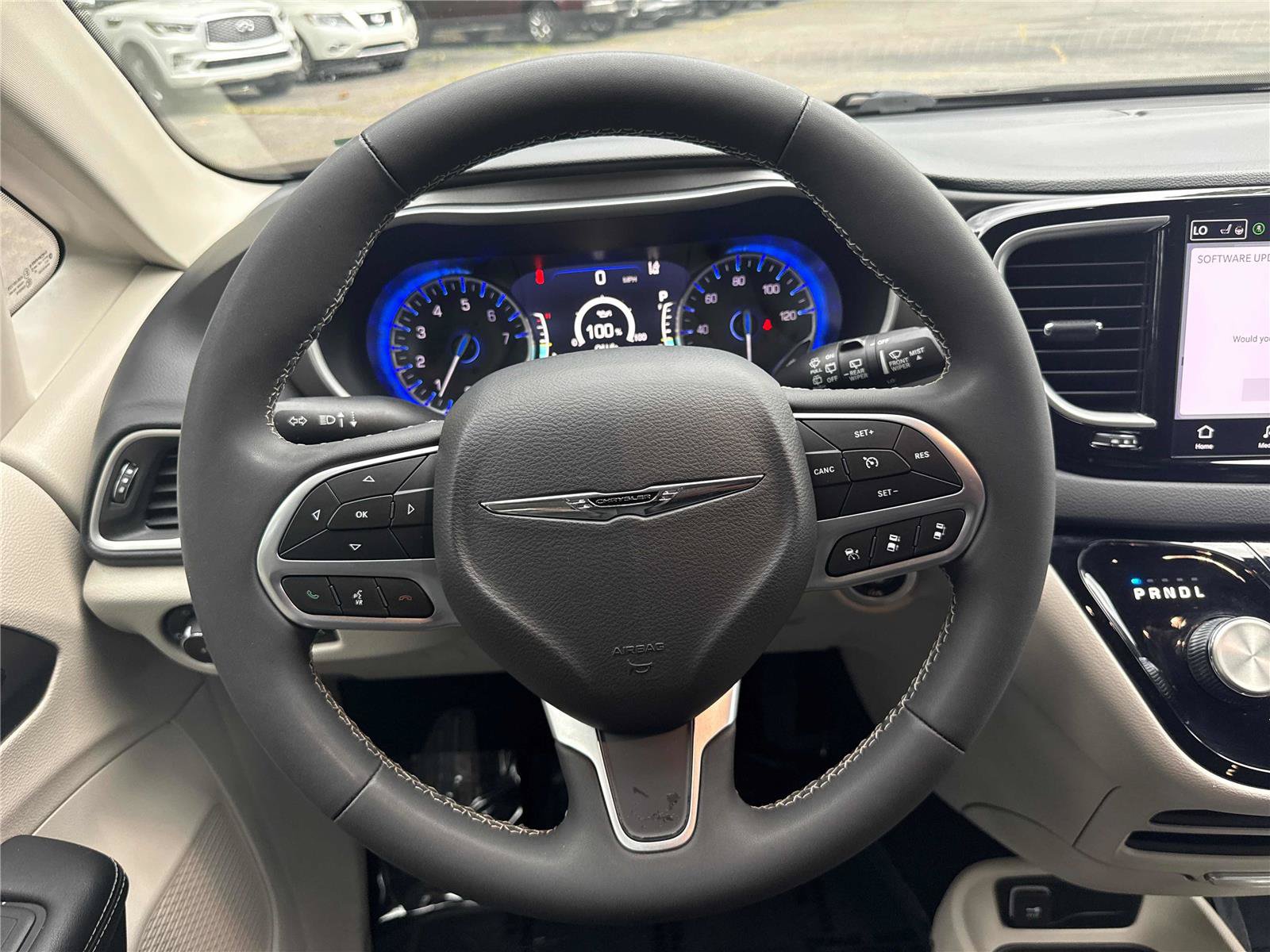 Used 2023 Chrysler Pacifica Touring-L FWD image 17