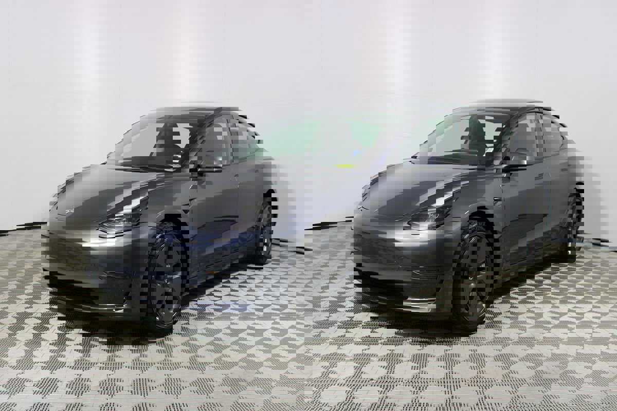 Used 2023 Tesla Model 3 Standard Range image 26