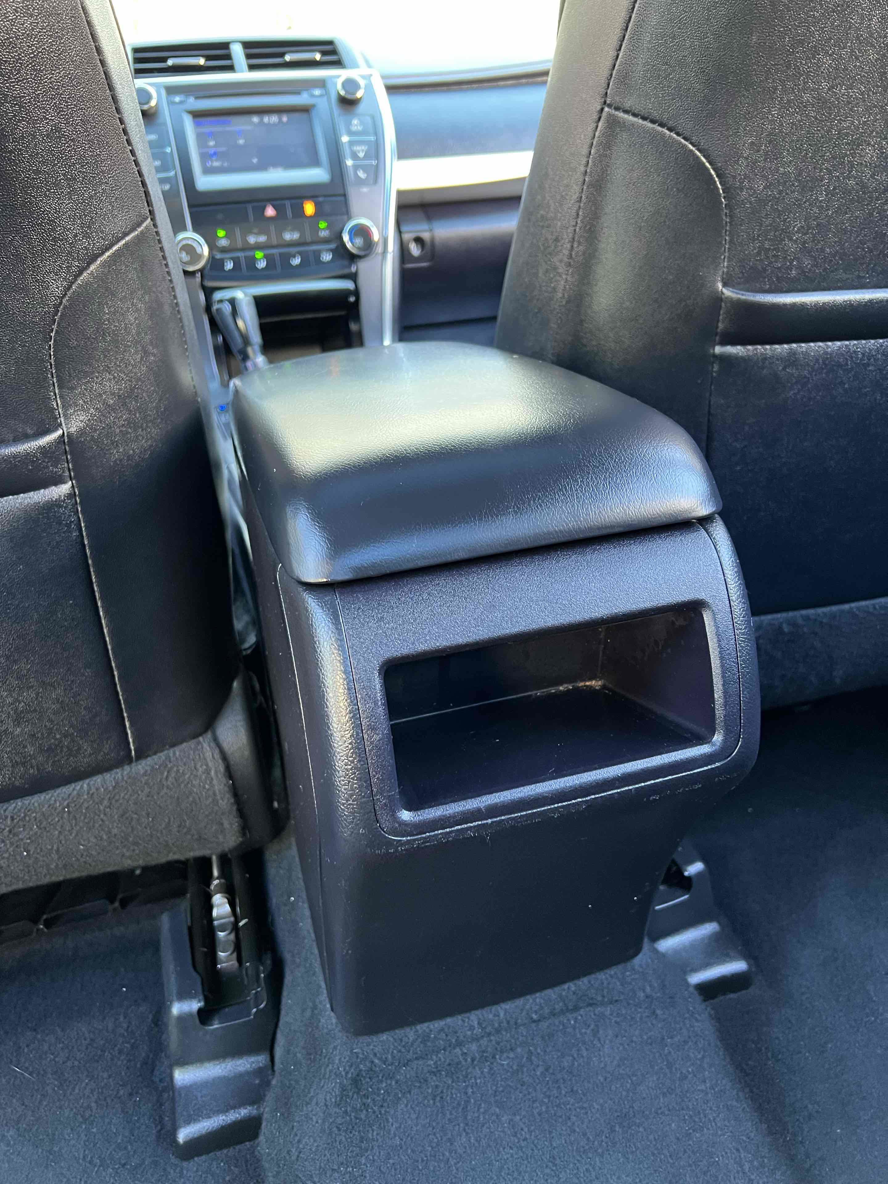 Used 2017 Toyota Camry SE w/ Moonroof Package FWD image 30