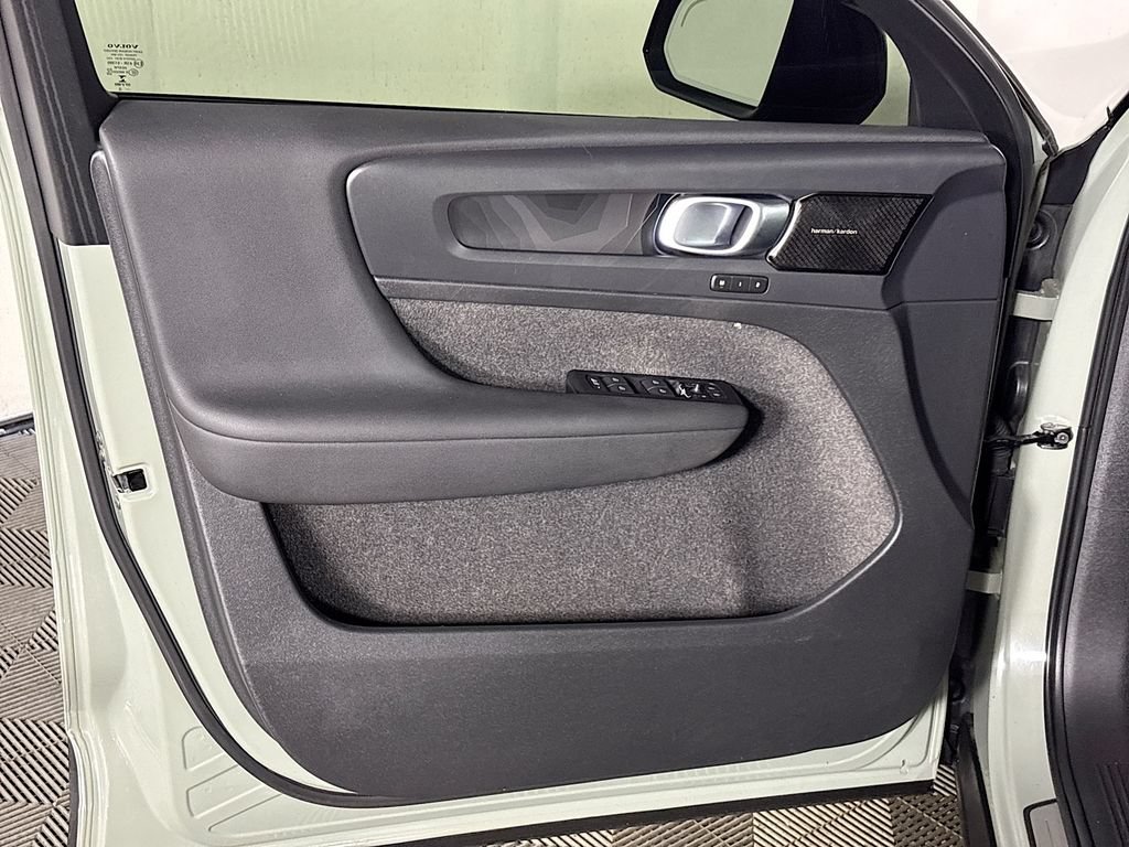 Used 2022 Volvo C40 P8 Recharge Ultimate AWD/4WD image 10