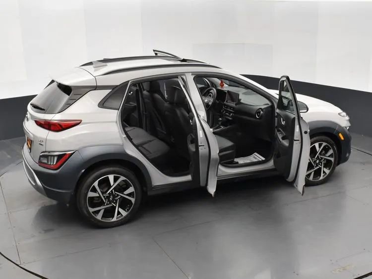 Used 2022 Hyundai Kona Limited w/ Cargo Package image 6