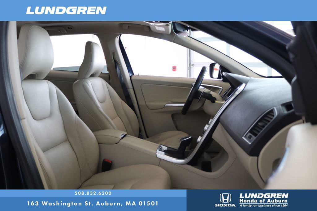 Used 2015 Volvo XC60 T6 w/ Proximity Package image 16