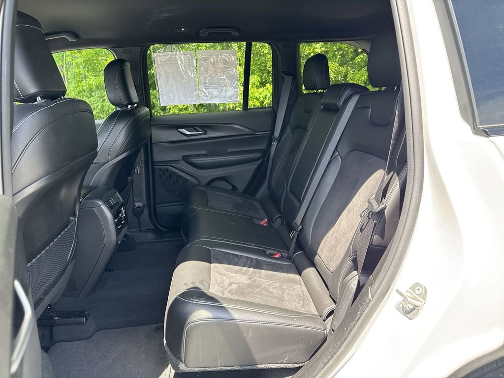 Used 2024 Jeep Grand Cherokee Altitude image 24