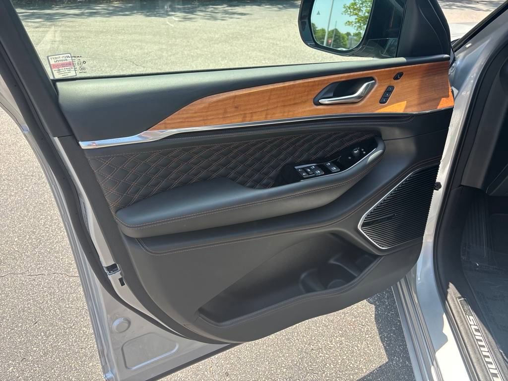 New 2024 Jeep Grand Cherokee Summit AWD/4WD image 17