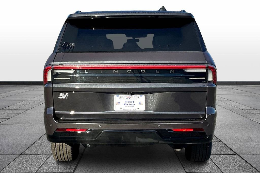 New 2025 Lincoln Navigator Reserve w/ Jet Appearance Package image 4