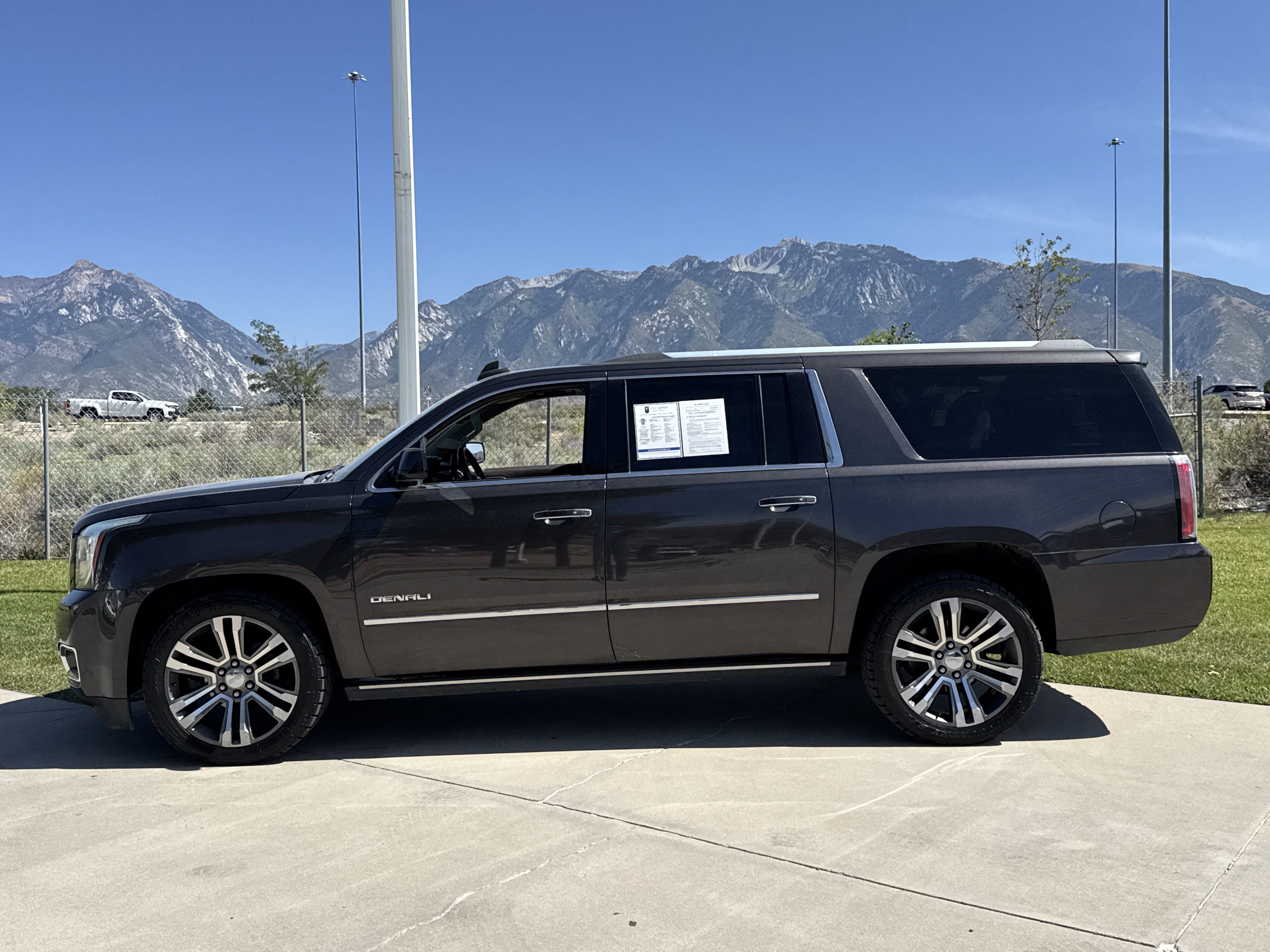Used 2018 GMC Yukon XL Denali w/ Denali Ultimate Package AWD/4WD image 2