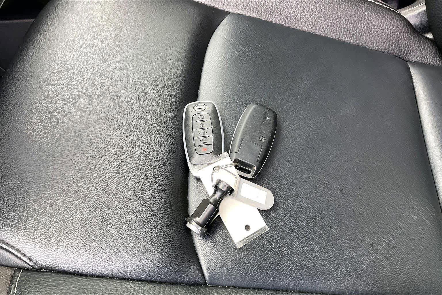 Used 2025 Nissan Pathfinder SL image 15