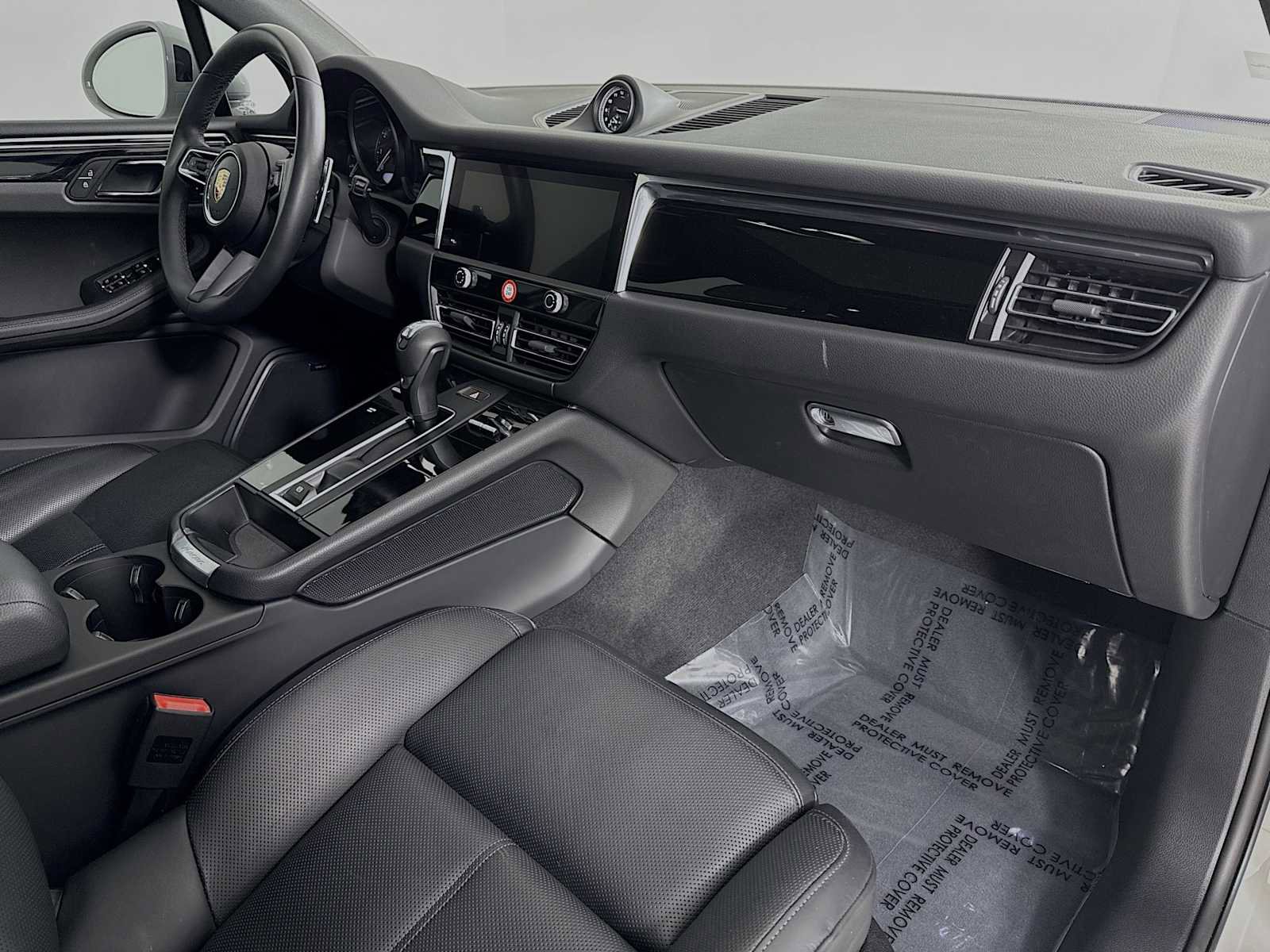 Certified 2025 Porsche Macan image 30