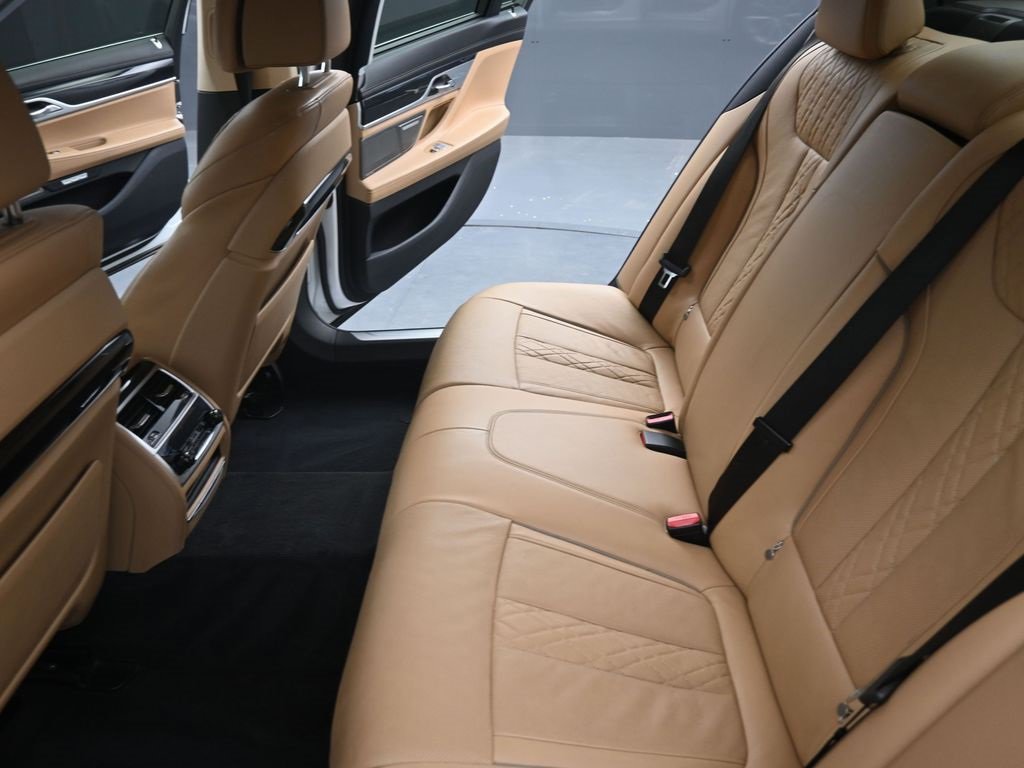 Used 2018 BMW 740e xDrive image 30