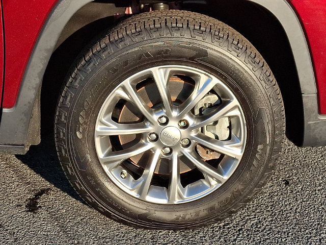 Used 2020 Jeep Cherokee Latitude Plus AWD/4WD image 11