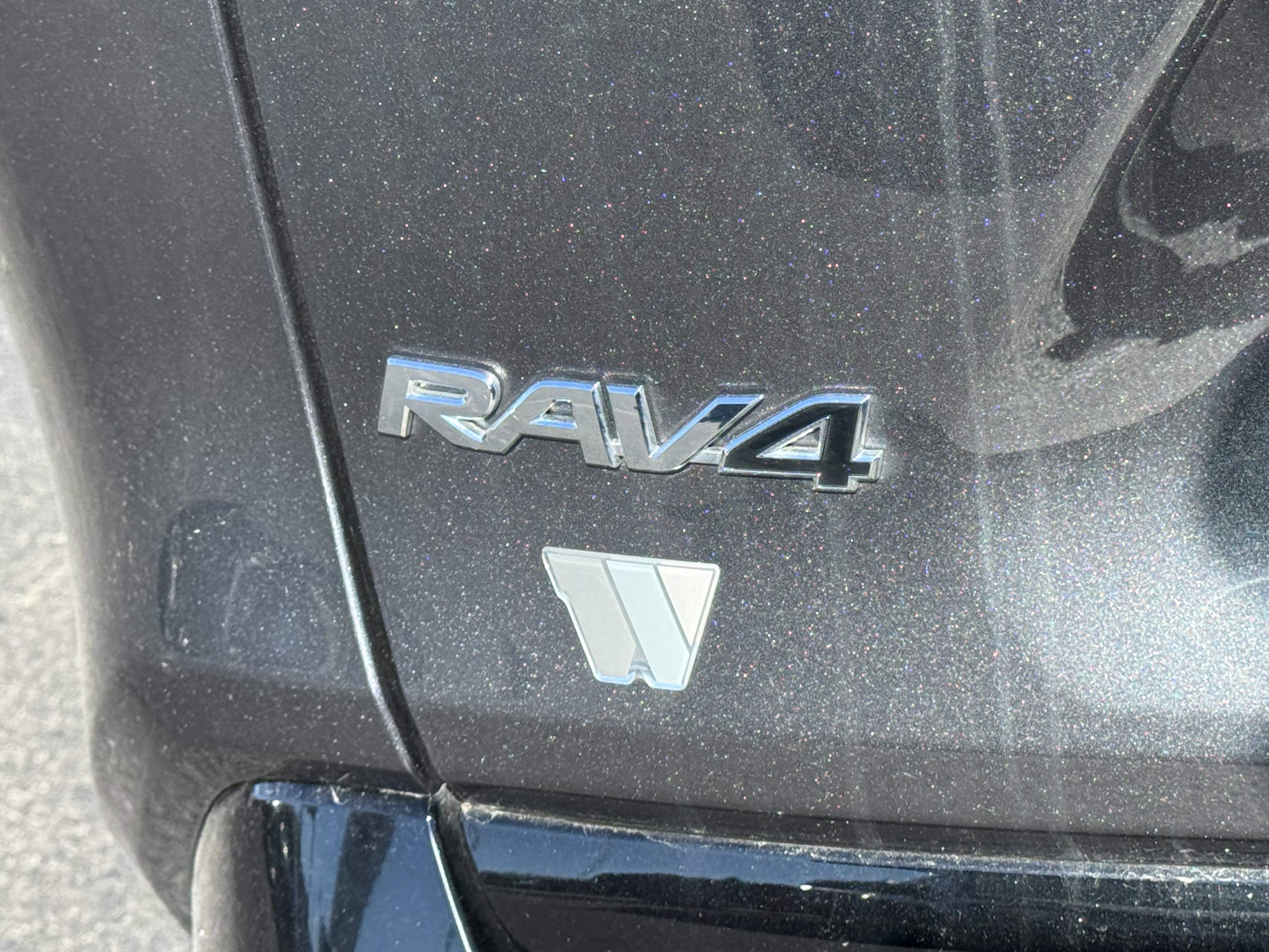 Used 2025 Toyota RAV4 SE image 41