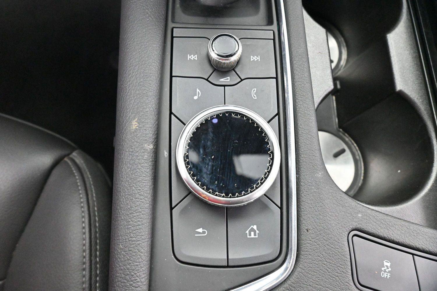 Certified 2025 Cadillac XT6 Luxury FWD image 28