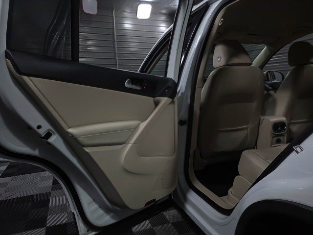 Used 2017 Volkswagen Tiguan S image 32