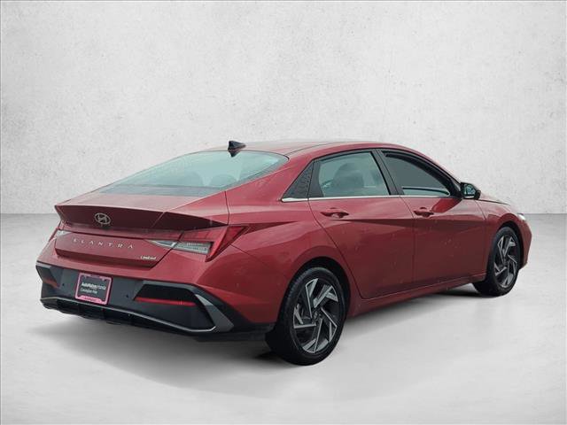 Used 2024 Hyundai Elantra Limited image 5