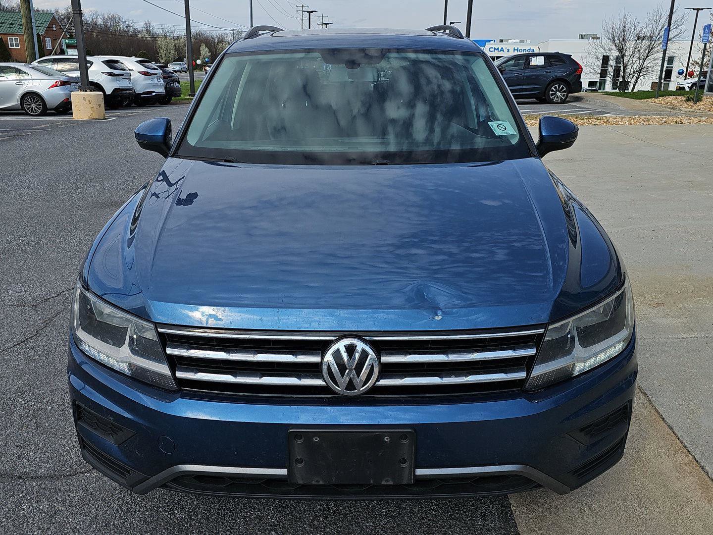 Used 2019 Volkswagen Tiguan SE w/ Panoramic Sunroof Package image 2