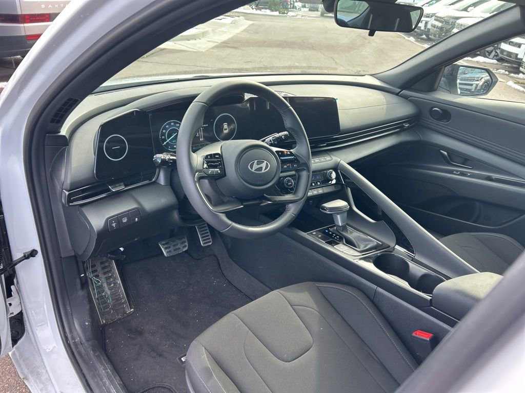 Used 2025 Hyundai Elantra SEL image 10