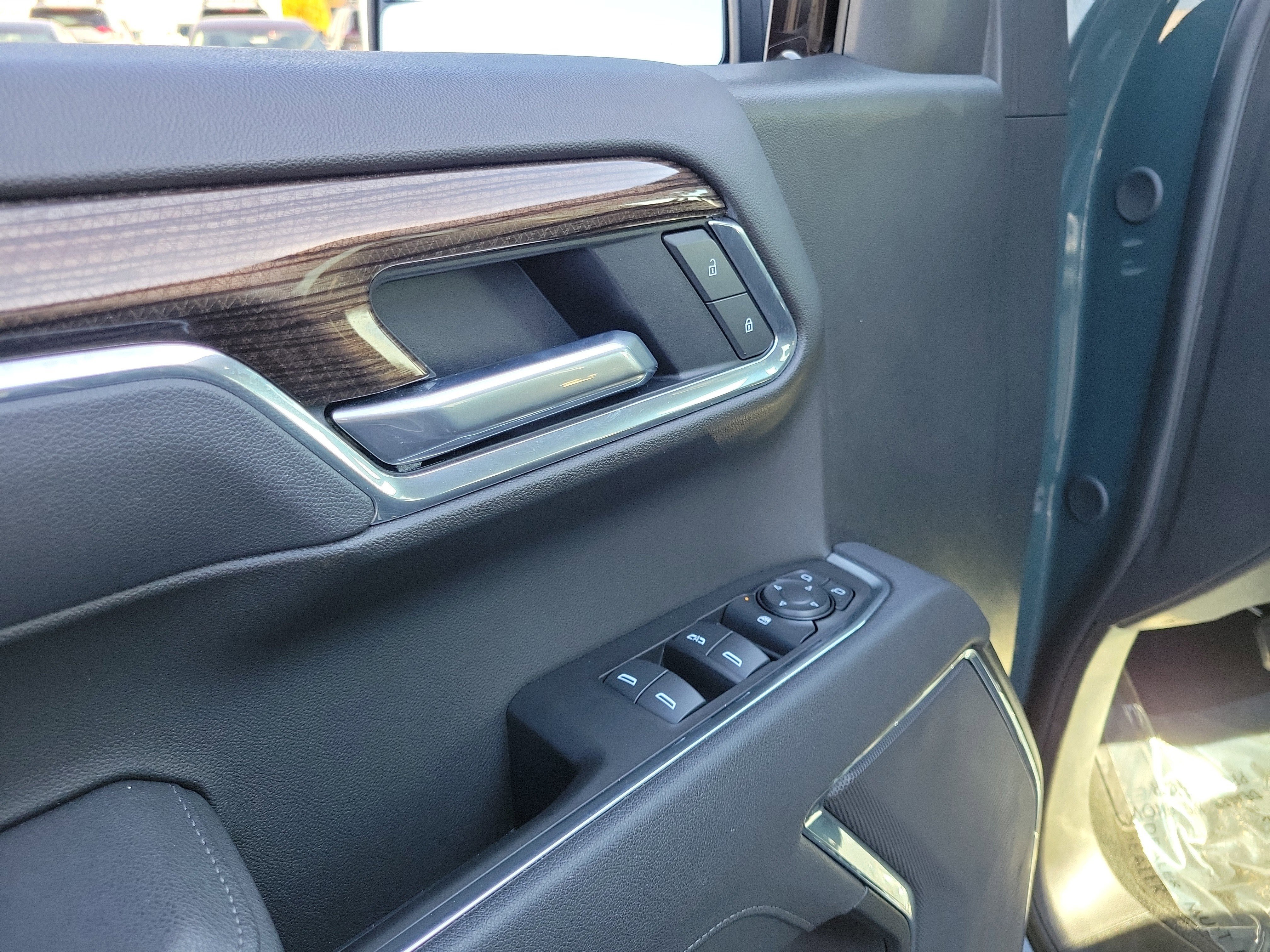 Used 2025 Chevrolet Silverado 1500 LT image 18