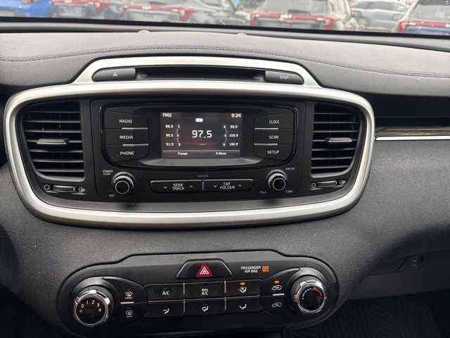Used 2018 Kia Sorento L image 11