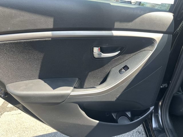 Used 2016 Hyundai Elantra GT FWD image 16