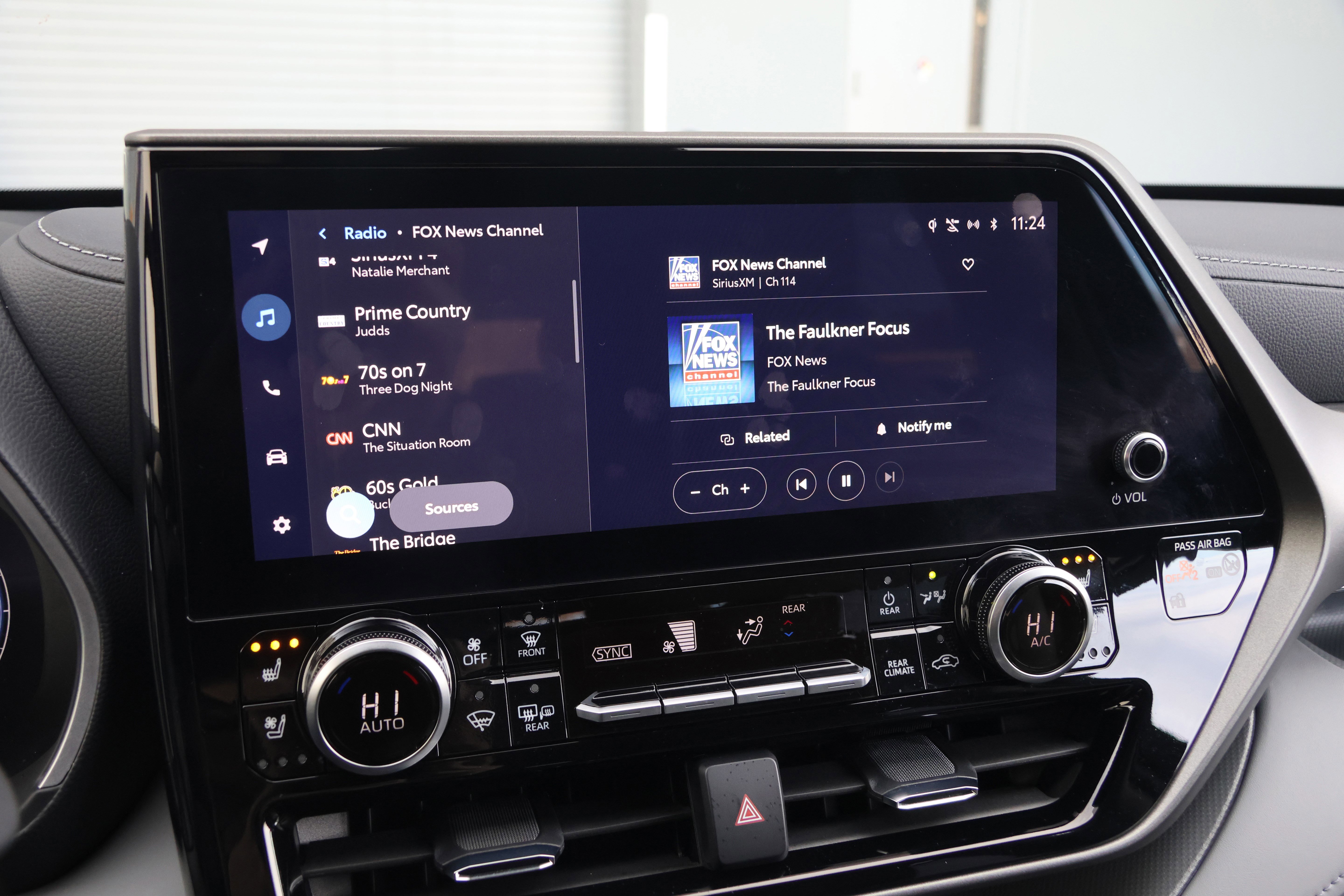 Used 2025 Toyota Highlander Limited image 22