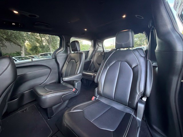 Used 2023 Chrysler Pacifica Touring-L w/ S Appearance Package FWD image 9