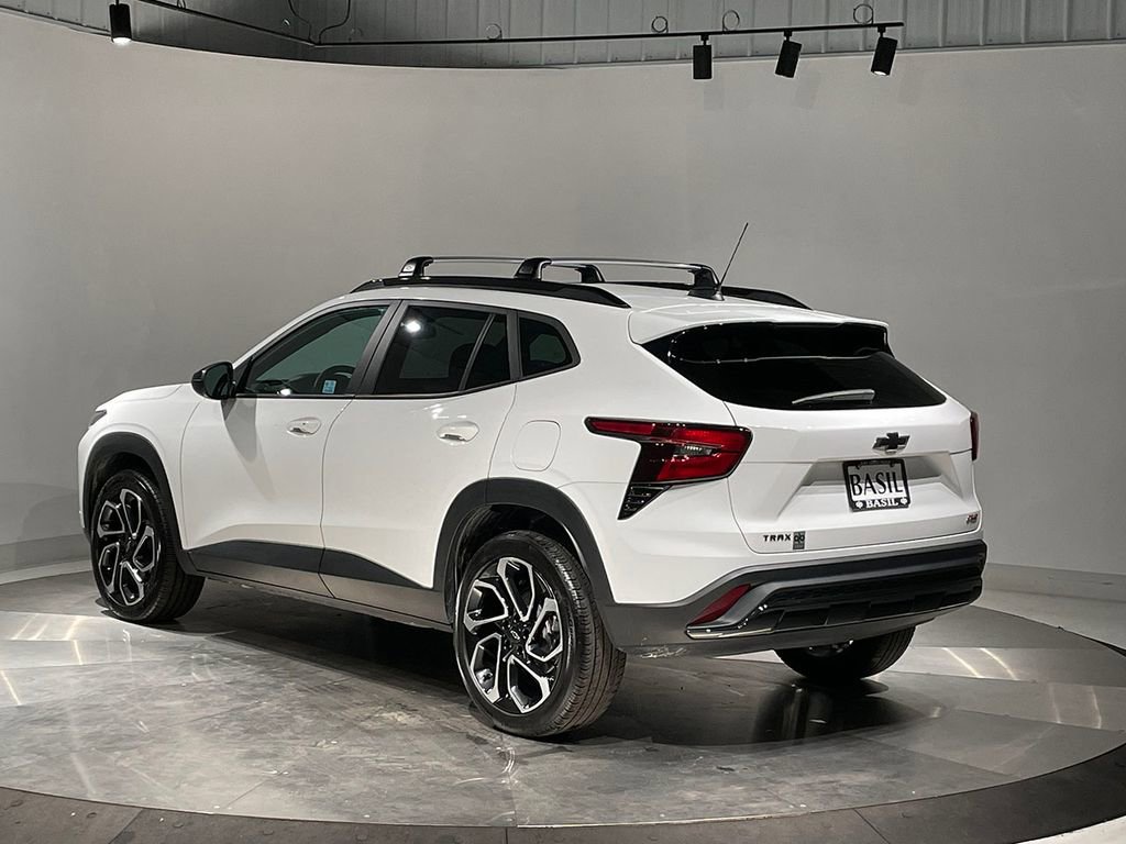 Used 2024 Chevrolet Trax RS w/ Driver Confidence Package image 14