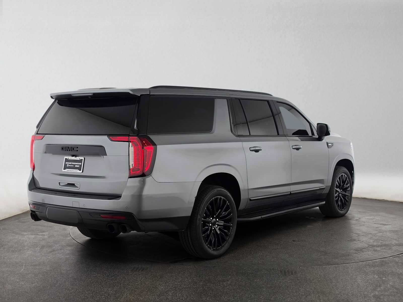 Used 2023 GMC Yukon XL Denali AWD/4WD image 3