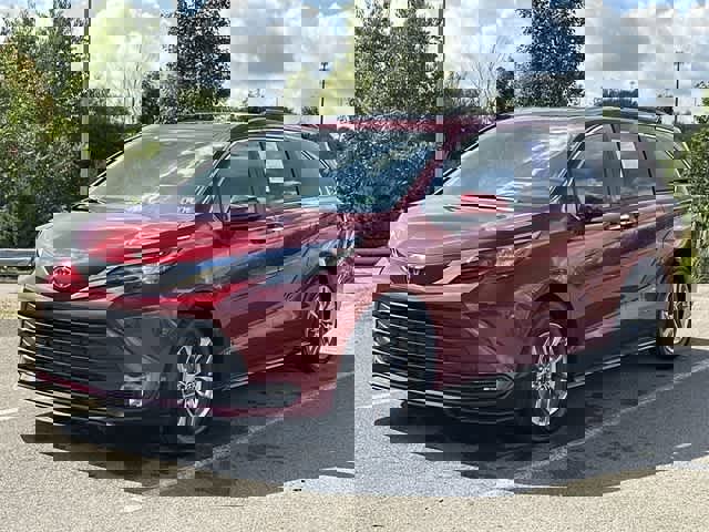 Used 2025 Toyota Sienna XLE