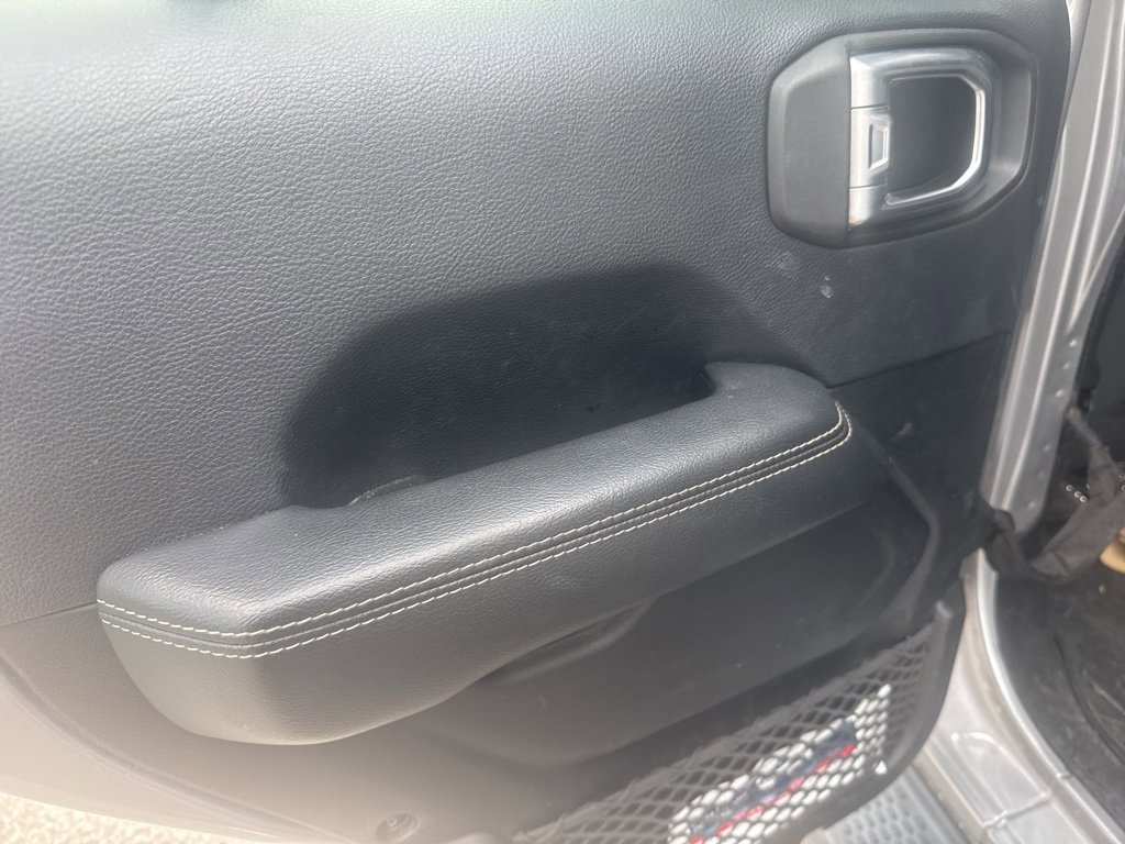 Used 2018 Jeep Wrangler Unlimited Sahara image 12